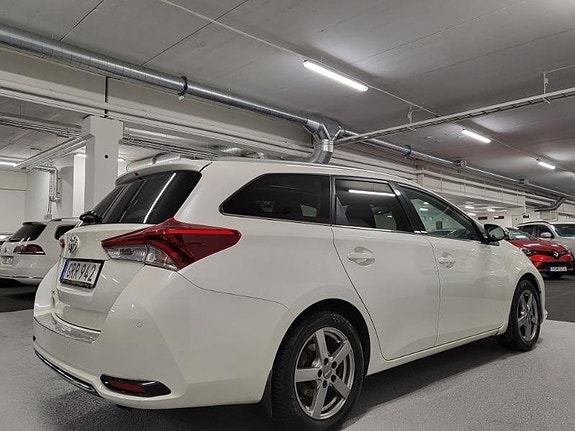 Toyota Auris 5 of 14