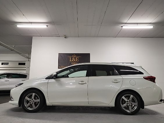 Toyota Auris 8 of 14