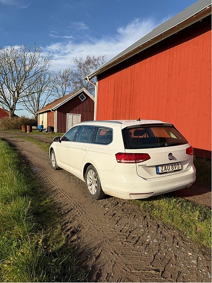 Volkswagen Passat 2 of 4