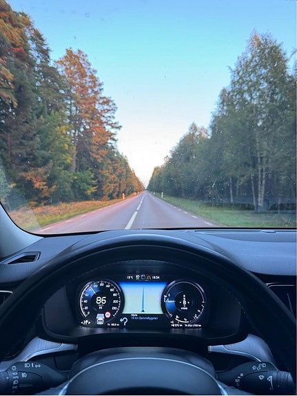 Volvo V60 2 of 8
