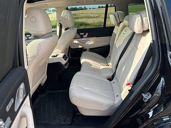 Mercedes-Benz GLS63 13 of 19