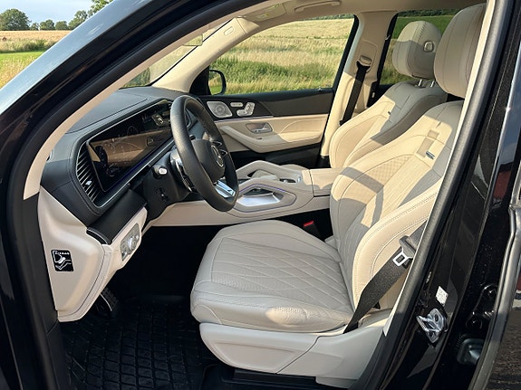 Mercedes-Benz GLS63 15 of 19