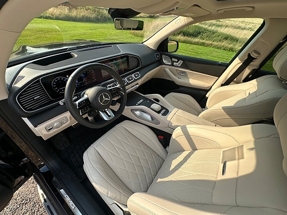 Mercedes-Benz GLS63 16 of 19