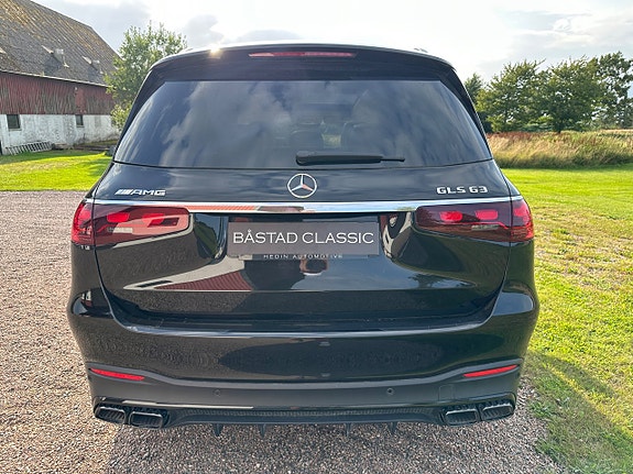Mercedes-Benz GLS63 12 of 19