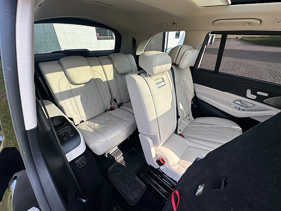 Mercedes-Benz GLS63 10 of 19