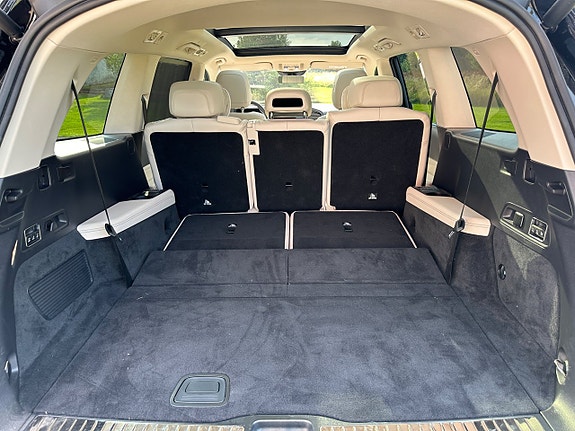 Mercedes-Benz GLS63 11 of 19