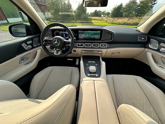 Mercedes-Benz GLS63 8 of 19