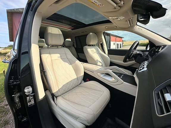 Mercedes-Benz GLS63 7 of 19