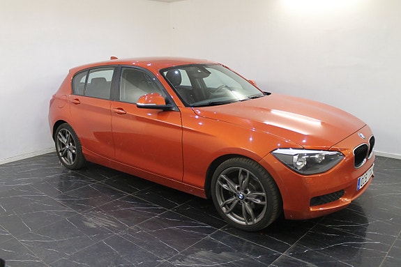 BMW 118d 2 of 12