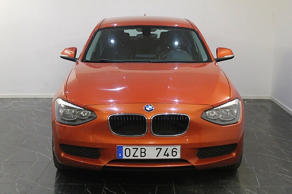 BMW 118d 3 of 12