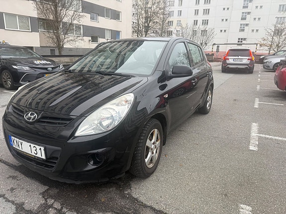 Hyundai i20 2 of 5