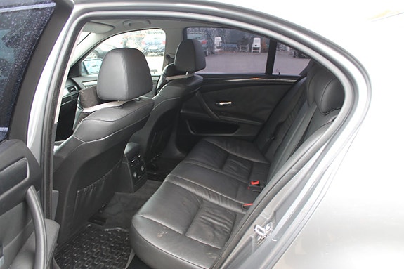BMW 523i 9 of 10