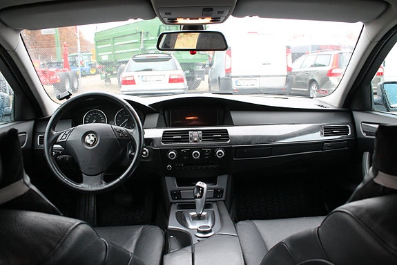 BMW 523i 10 of 10