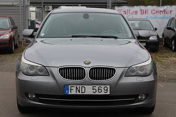 BMW 523i 2 of 5