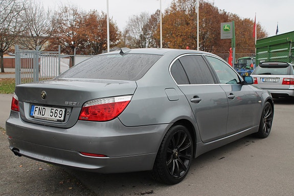 BMW 523i 6 of 10