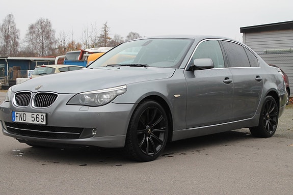 BMW 523i 3 of 5