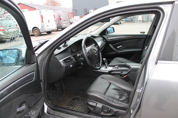 BMW 523i 7 of 10