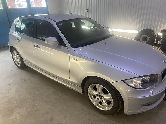 BMW 118d 2 of 5
