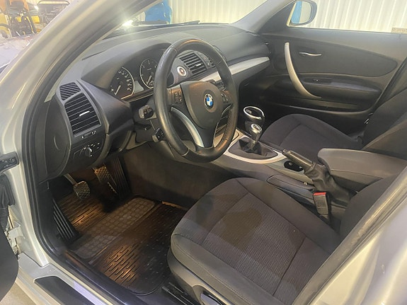 BMW 118d 4 of 5
