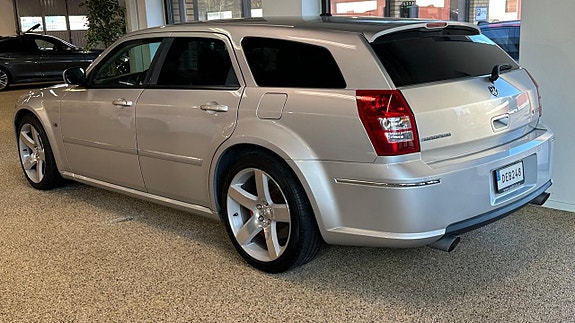 Dodge Magnum 2 of 11