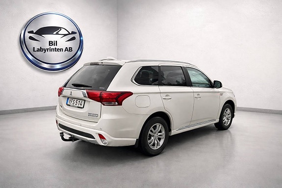 Mitsubishi Outlander 2 of 7