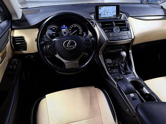 Lexus NX300h 22 of 26