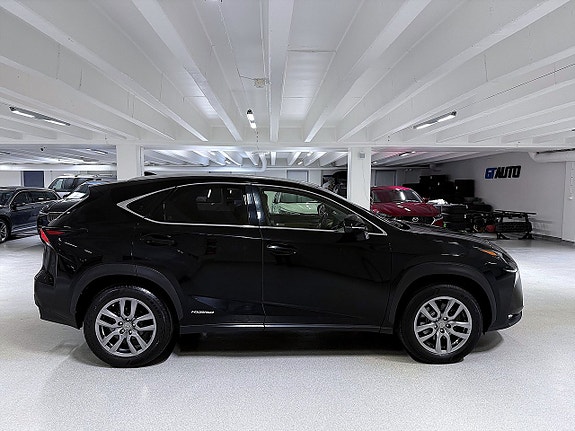 Lexus NX300h 3 of 5