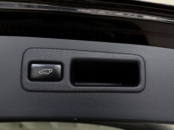 Lexus NX300h 26 of 26