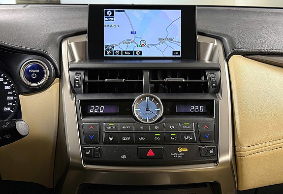 Lexus NX300h 14 of 26