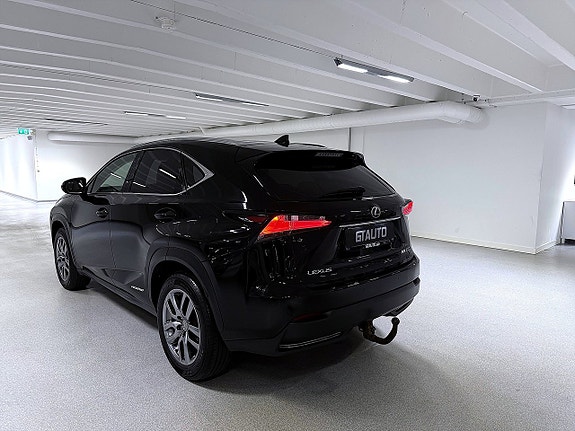 Lexus NX300h 6 of 26