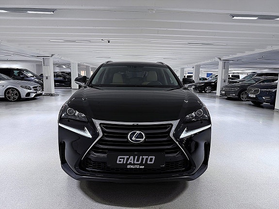 Lexus NX300h 2 of 5