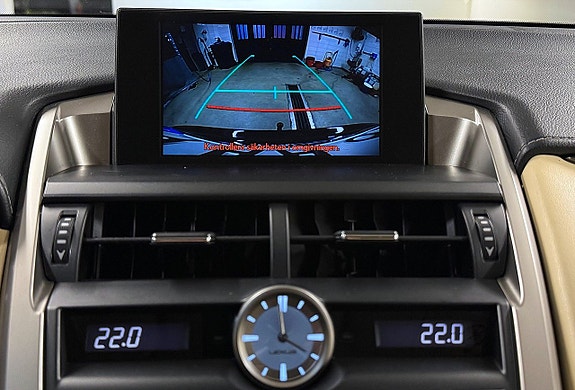 Lexus NX300h 15 of 26