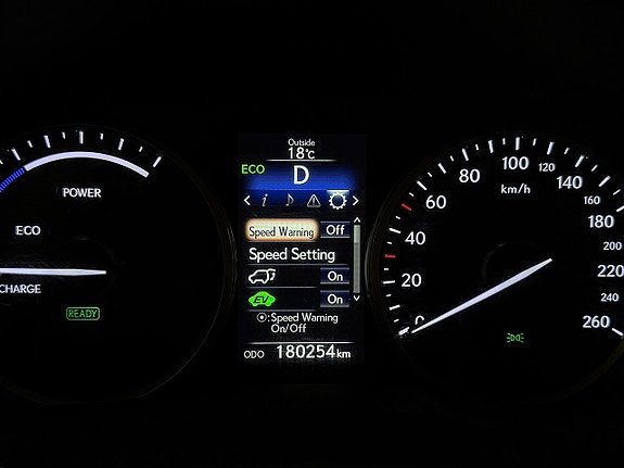 Lexus NX300h 13 of 26