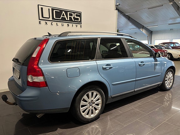 Volvo V50 3 of 5