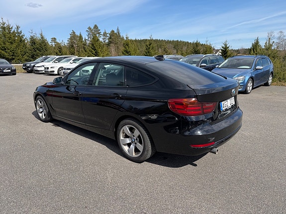 BMW 318 3 of 5