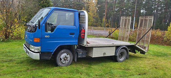 Toyota HiAce 2 of 5