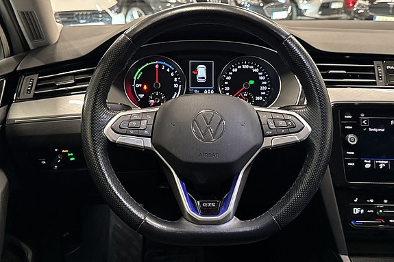 Volkswagen Passat 14 of 25