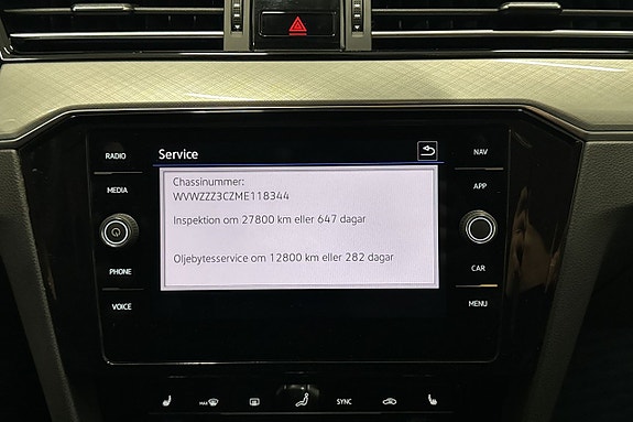 Volkswagen Passat 17 of 25