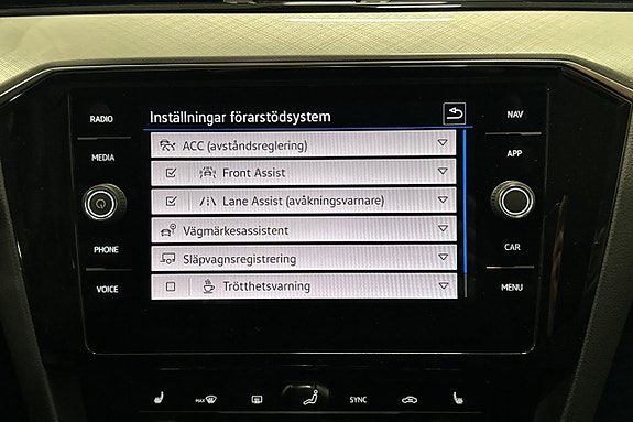 Volkswagen Passat 20 of 25