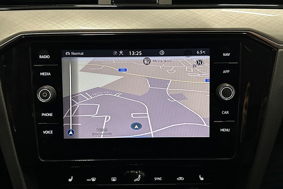 Volkswagen Passat 19 of 25