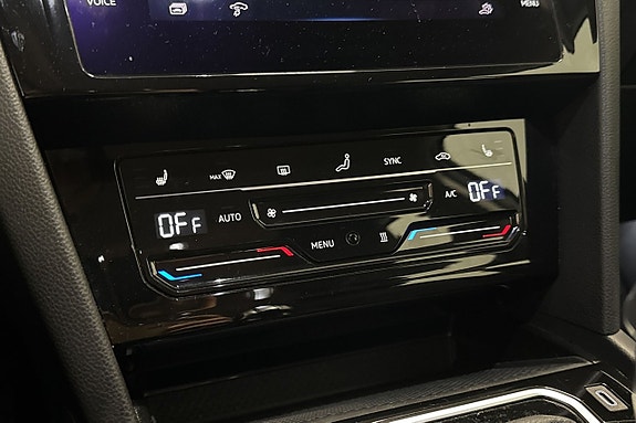 Volkswagen Passat 21 of 25