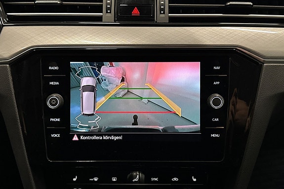 Volkswagen Passat 16 of 25