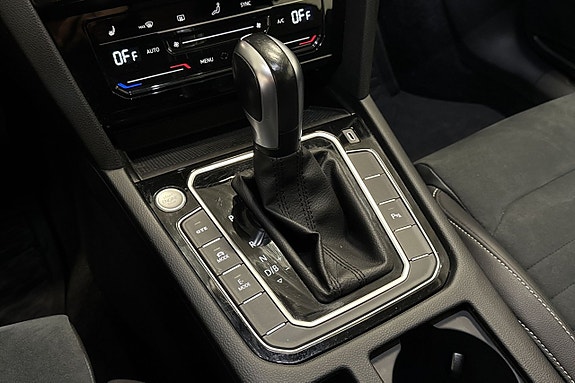 Volkswagen Passat 22 of 25