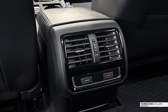 Volkswagen Passat 23 of 25