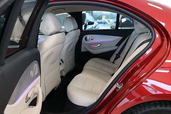 Mercedes-Benz E300 e 13 of 24