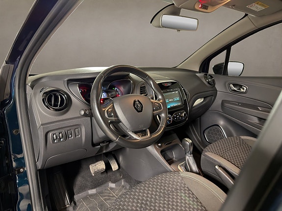 Renault Captur 3 of 5