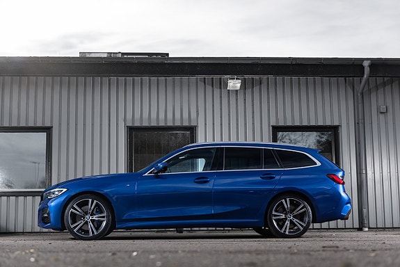 BMW 330d 3 of 22