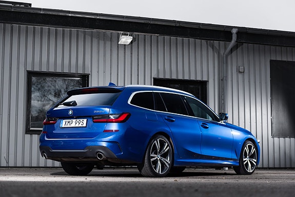 BMW 330d 2 of 22