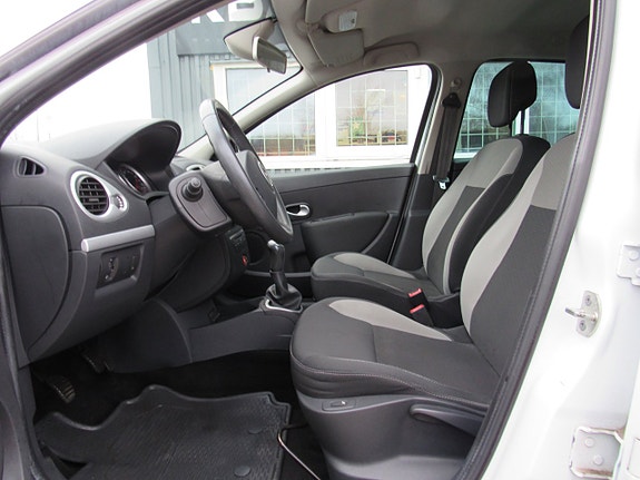 Renault Clio 12 of 14
