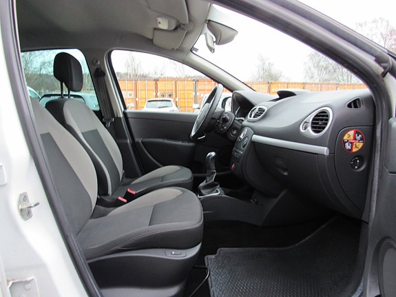 Renault Clio 10 of 14